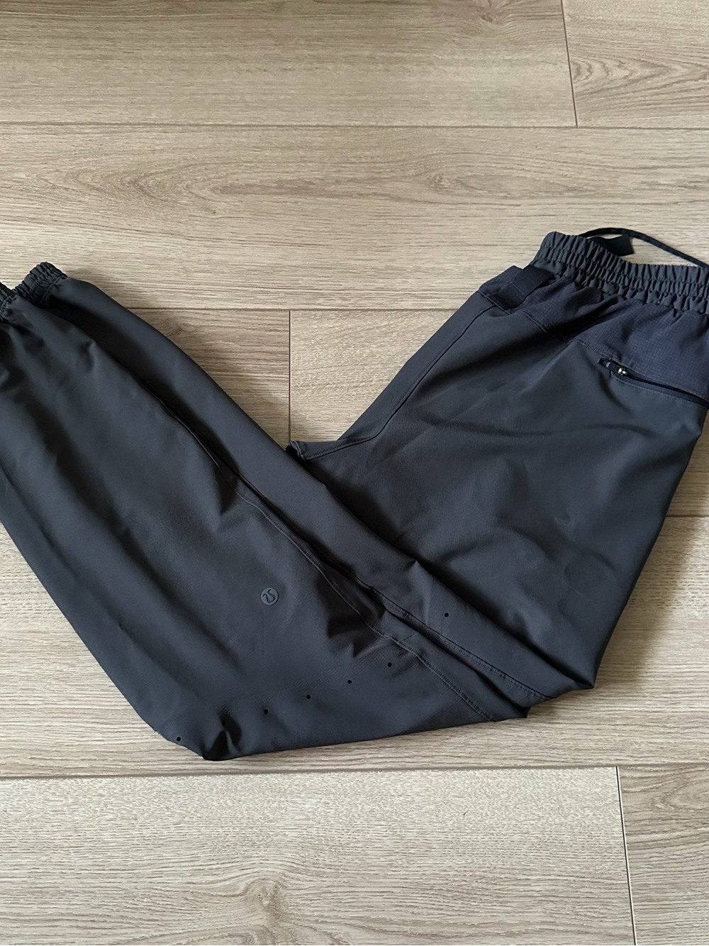 Lululemon Licensed To Train Joggers Pants Men XS Gray Vented Tech Performance